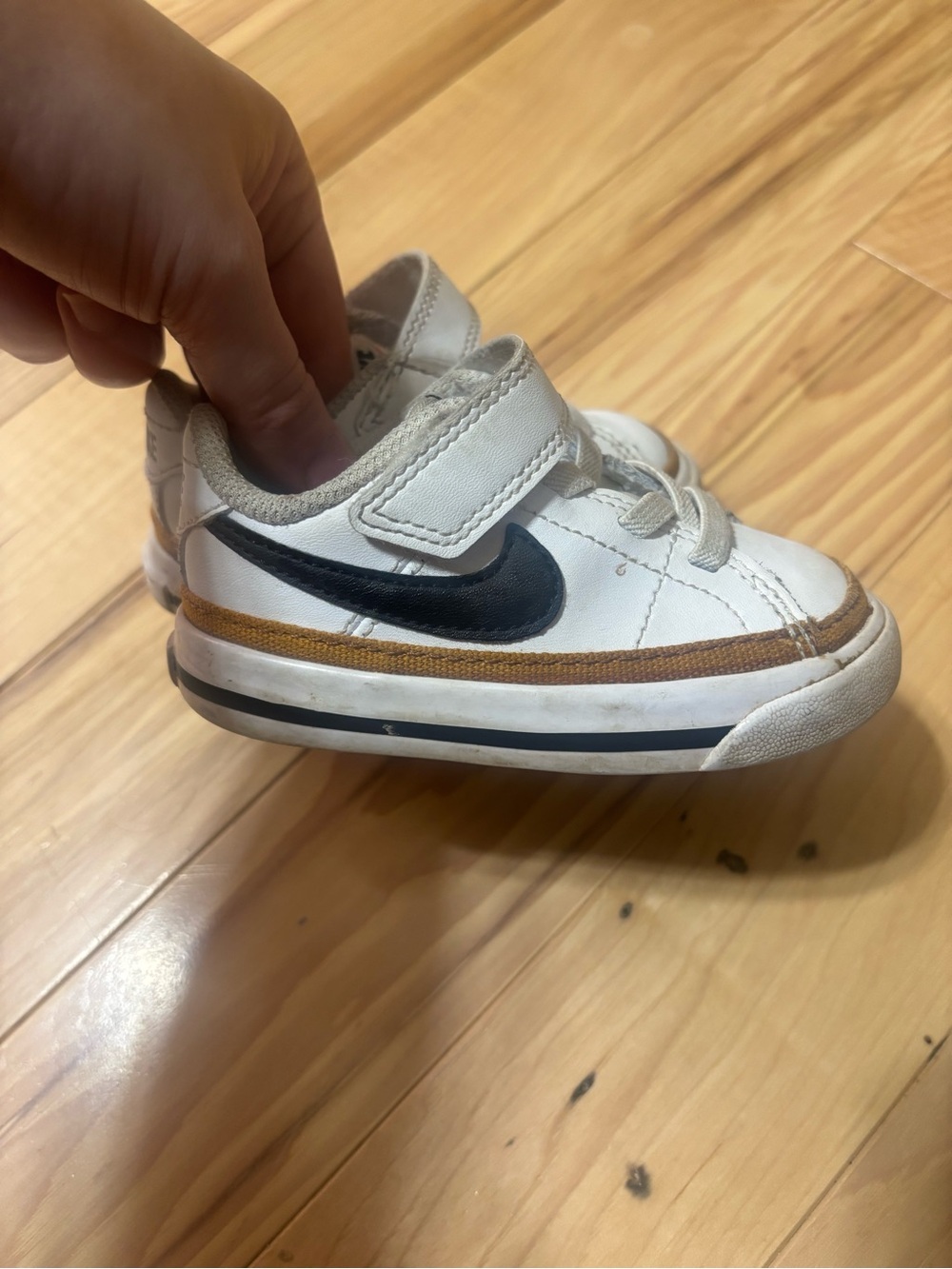 Toddler Nike Court Side Sneakers Size 5c